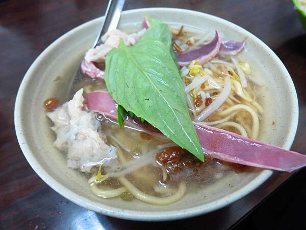 隱藏在狹小巷弄裡，絕對必吃的排隊美食店家之一！就算非用餐時間也常常排隊的店家美食，獨特的風味吸引大家