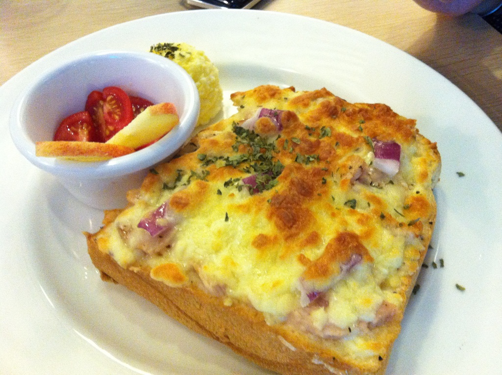 溫暖的壁爐哪裡找！？東區甜美二樓空間【ukismile】