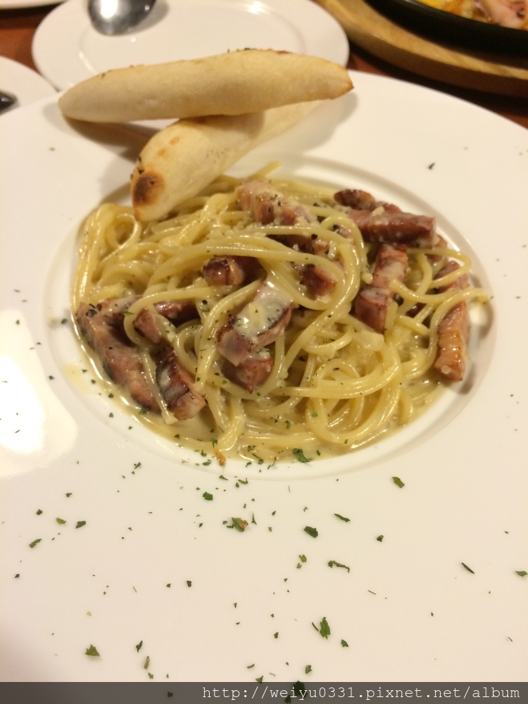 中山站超人氣美食新發現、義大利麵超夠味－《Vasa Pizzeria 瓦薩比薩》(中山店)