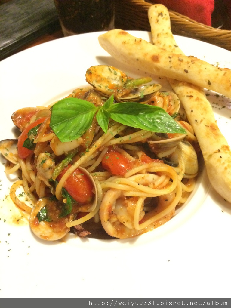 中山站超人氣美食新發現、義大利麵超夠味－《Vasa Pizzeria 瓦薩比薩》(中山店)