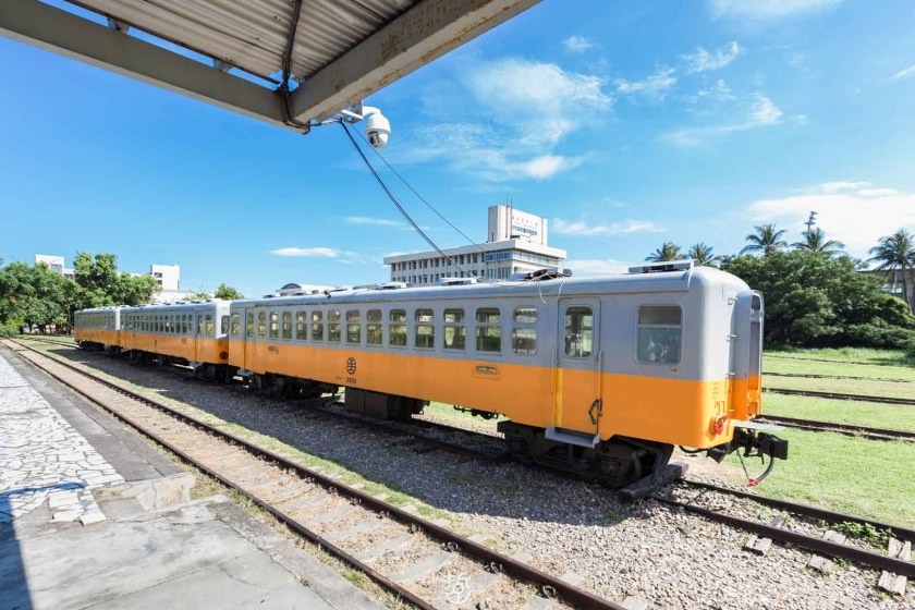 [IG打卡]台東鐵道主題一日遊；多良車站、太麻里車站、櫻木花道平交道、波浪屋等景點搭火車拍照、賞海天一色的美景 - 老莫 Say台南