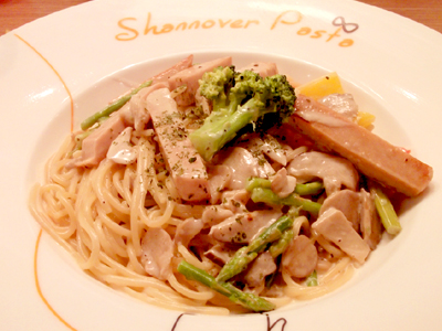 【台北素食中山區】簡單又樸實的鮮美好滋味：品嘗夏諾瓦的奶油素火腿鮮菇義大利麵，素食義大利麵真美味