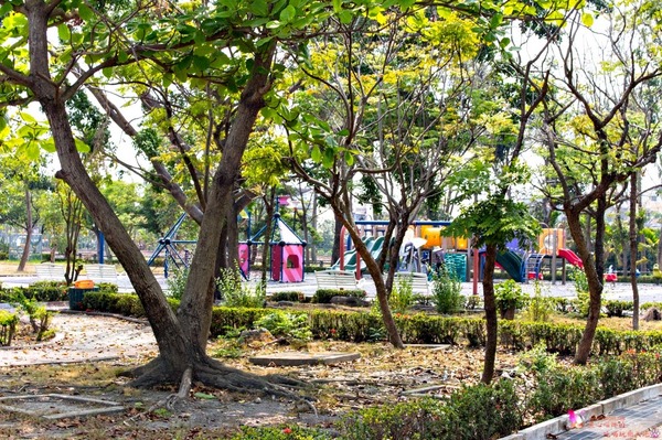 南州糖廠:屏東︱台糖南州觀光糖廠 100元玩一整天的充氣滑梯,冷門景點不用人擠人! 南州糖廠:屏東︱台糖南州觀光糖廠 100元玩一整天的充氣滑梯,冷門景點不用人擠人!