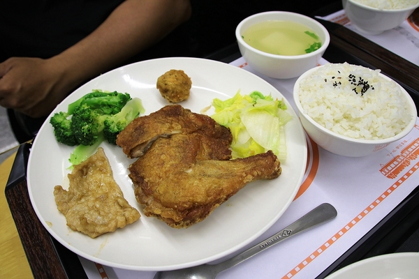 福井食堂：【彰化社頭景點】福井食堂~火車主題特色餐廳，鐵道文物館，情境模擬攝影拍照區