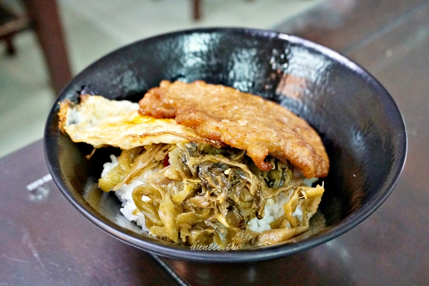 【澎湖】馬路益燒肉飯 甜鹹口味燒肉飯 在地推薦冷氣超強巷子內美食 - 水晶安蹄 不務正業過生活