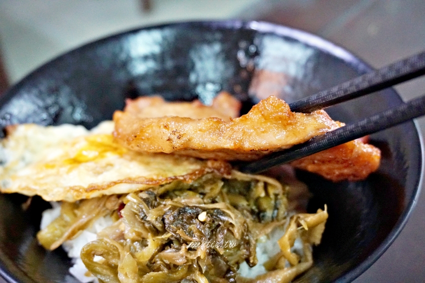 【澎湖】馬路益燒肉飯 甜鹹口味燒肉飯 在地推薦冷氣超強巷子內美食 - 水晶安蹄 不務正業過生活