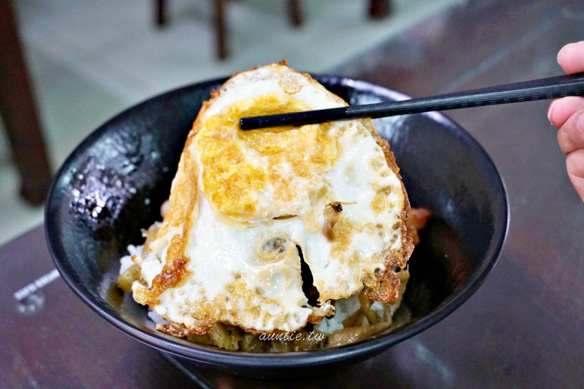 【澎湖】馬路益燒肉飯 甜鹹口味燒肉飯 在地推薦冷氣超強巷子內美食 - 水晶安蹄 不務正業過生活