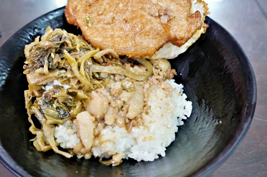 【澎湖】馬路益燒肉飯 甜鹹口味燒肉飯 在地推薦冷氣超強巷子內美食 - 水晶安蹄 不務正業過生活