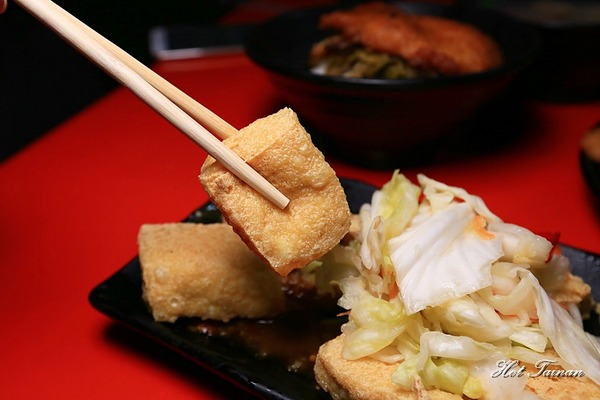馬路益燒肉飯：【澎湖美食】藏在巷子裡的馬路益燒肉飯，花枝排更是讓人為之驚艷~