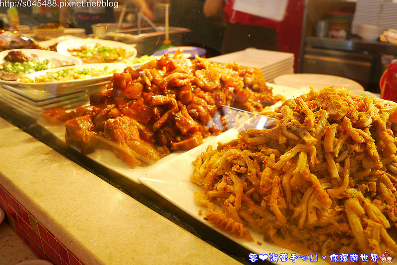 【屏東▍親子餐廳】台灣牛四學士姊妹牛肉麵♥來墾丁都會經過,肚子餓不訪來一碗牛肉麵吧!!