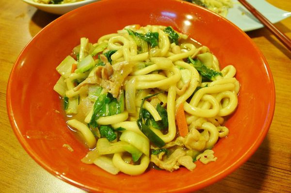 鮨壽司大眾食堂：三重-瞬間擄獲芳心的毛毛蟲壽司~鮨壽司