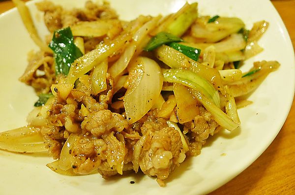 鮨壽司大眾食堂：三重-瞬間擄獲芳心的毛毛蟲壽司~鮨壽司