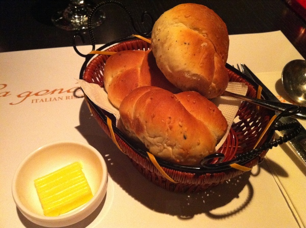 La gondola宮都拉義式主題餐廳:氣氛佳~口味佳~服務也不賴~好吃高級義大利麵~ La gondola宮都拉義式主題餐廳:氣氛佳~口味佳~服務也不賴~好吃高級義大利麵~