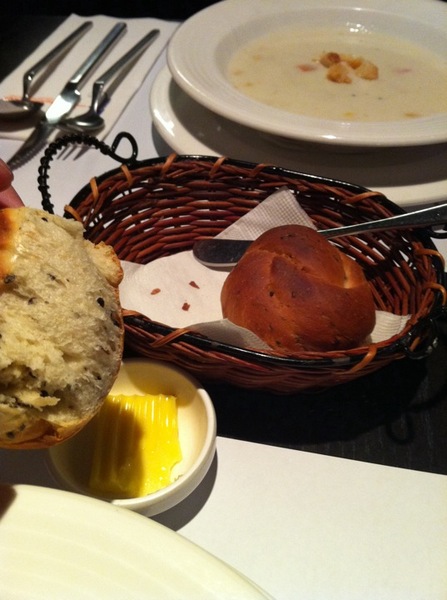 La gondola宮都拉義式主題餐廳:氣氛佳~口味佳~服務也不賴~好吃高級義大利麵~ La gondola宮都拉義式主題餐廳:氣氛佳~口味佳~服務也不賴~好吃高級義大利麵~