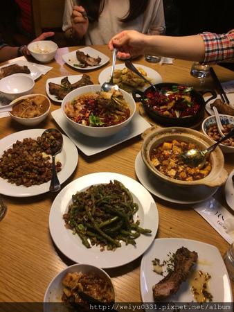 超開胃！東區Bistro 98辣味美食、捷運忠孝復興人氣料理－《開飯川食堂》