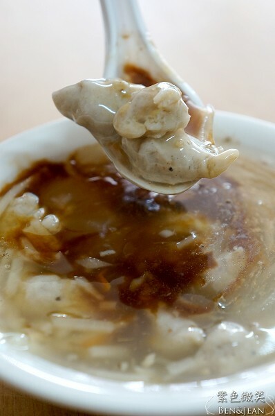 南投埔里阿菊肉圓！肉圓二吃圓配獨門辣醬，筍丁內餡超滿足。