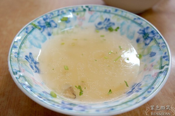 南投埔里阿菊肉圓！肉圓二吃圓配獨門辣醬，筍丁內餡超滿足。