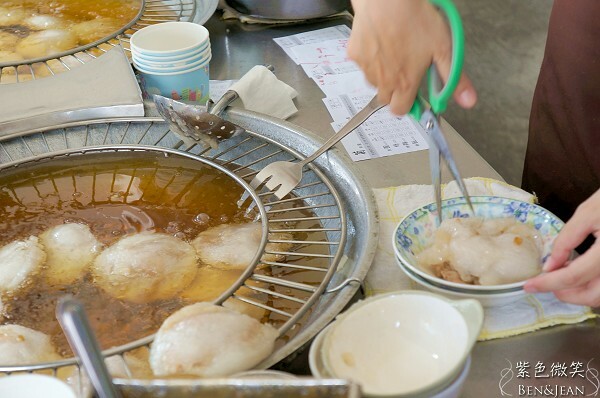 南投埔里阿菊肉圓！肉圓二吃圓配獨門辣醬，筍丁內餡超滿足。