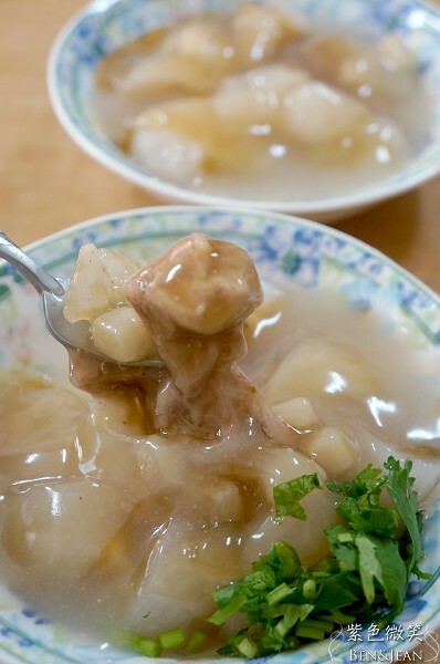 南投埔里阿菊肉圓！肉圓二吃圓配獨門辣醬，筍丁內餡超滿足。