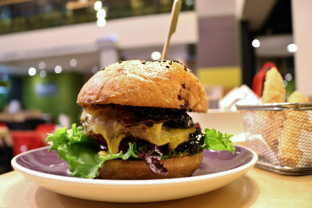 台北｜費尼餐廳歡樂會Fanier(瑞光門市) 內湖美式餐廳．內科美食．牛肉漢堡推薦 - 奇奇一起玩樂趣