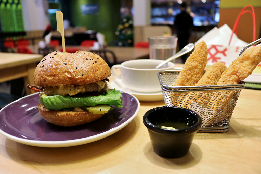 台北｜費尼餐廳歡樂會Fanier(瑞光門市) 內湖美式餐廳．內科美食．牛肉漢堡推薦 - 奇奇一起玩樂趣