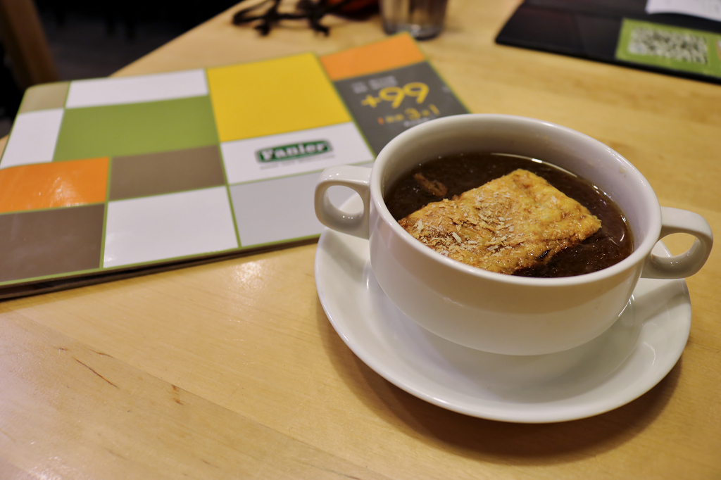 台北｜費尼餐廳歡樂會Fanier(瑞光門市) 內湖美式餐廳．內科美食．牛肉漢堡推薦 - 奇奇一起玩樂趣