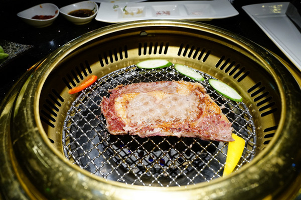 塩選輕塩風燒肉(公益店)：塩選輕塩風燒肉-公益店-禪境中優雅享受燒肉的極緻精神