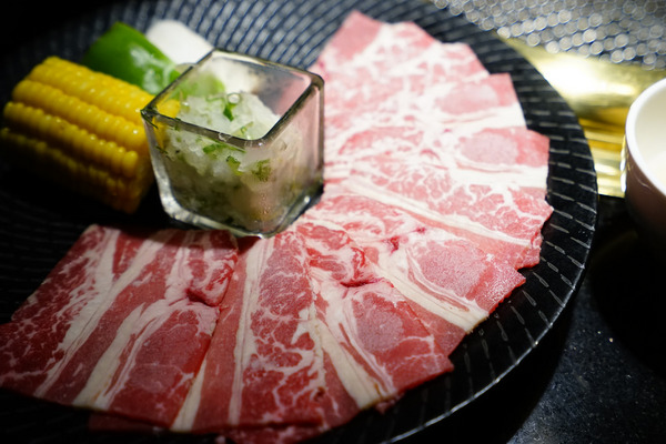 塩選輕塩風燒肉(公益店)：塩選輕塩風燒肉-公益店-禪境中優雅享受燒肉的極緻精神