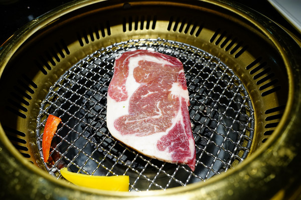 塩選輕塩風燒肉(公益店)：塩選輕塩風燒肉-公益店-禪境中優雅享受燒肉的極緻精神