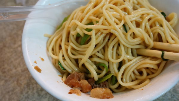 【台北美食】光輝肉羹-隱身在老舊市場裡排隊人潮從不間斷的超強小吃店