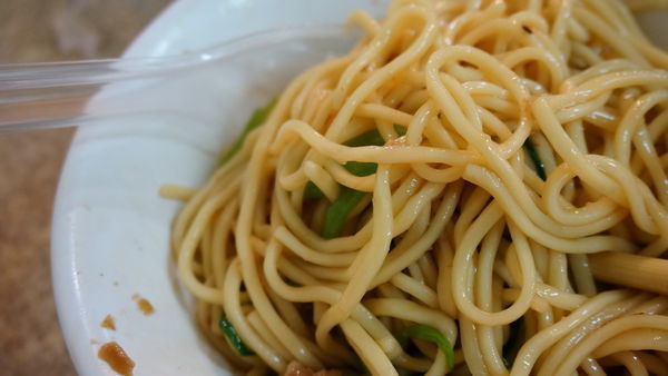 【台北美食】光輝肉羹-隱身在老舊市場裡排隊人潮從不間斷的超強小吃店