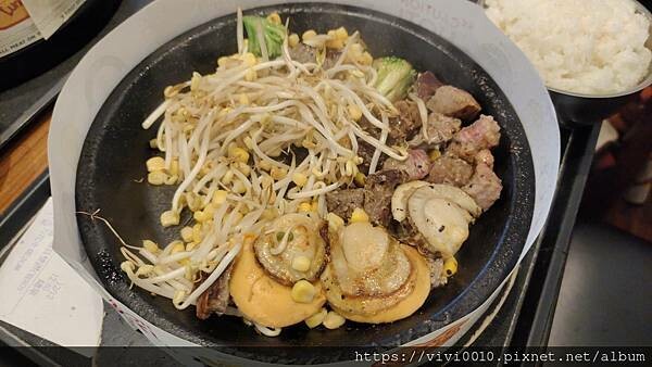 台北.南港-Pepper Lunch胡椒廚房,一走過去立刻被鐵板香氣吸引,肉質鮮嫩超好吃!