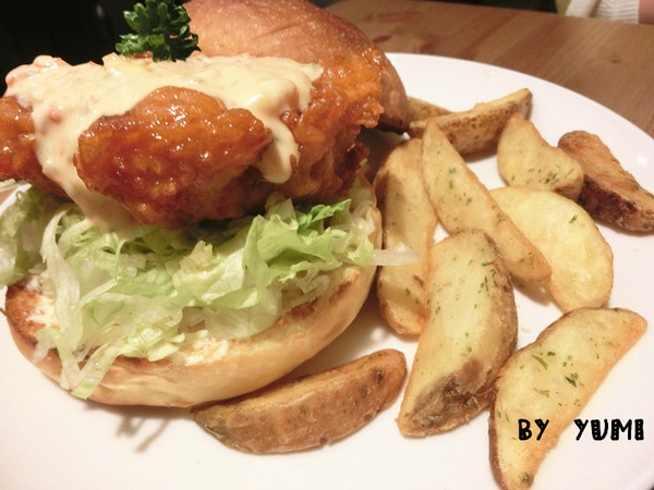 田樂 for Farm Burger：【台中食記】隱藏巷弄懷舊老店♥食尚玩家大力推薦@田樂For Farm BURGER