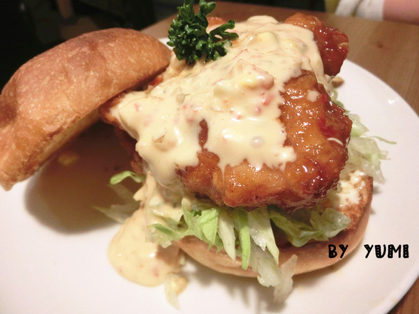 田樂 for Farm Burger：【台中食記】隱藏巷弄懷舊老店♥食尚玩家大力推薦@田樂For Farm BURGER