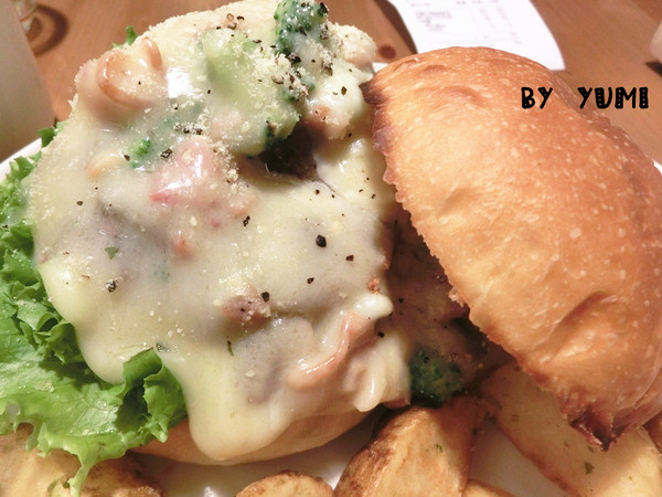 田樂 for Farm Burger：【台中食記】隱藏巷弄懷舊老店♥食尚玩家大力推薦@田樂For Farm BURGER