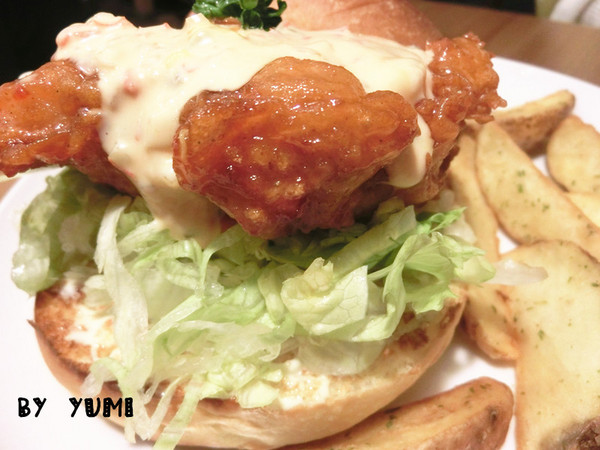田樂 for Farm Burger：【台中食記】隱藏巷弄懷舊老店♥食尚玩家大力推薦@田樂For Farm BURGER
