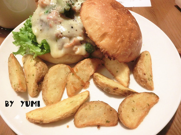 田樂 for Farm Burger：【台中食記】隱藏巷弄懷舊老店♥食尚玩家大力推薦@田樂For Farm BURGER