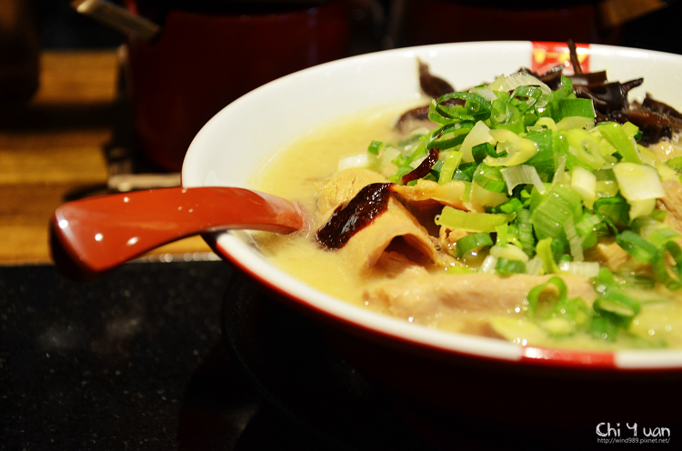 [台北]西門町豚骨拉麵ラメン凪Nagi。眾王搭選，濃醇豚味