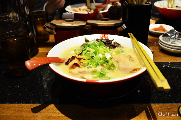 [台北]西門町豚骨拉麵ラメン凪Nagi。眾王搭選，濃醇豚味