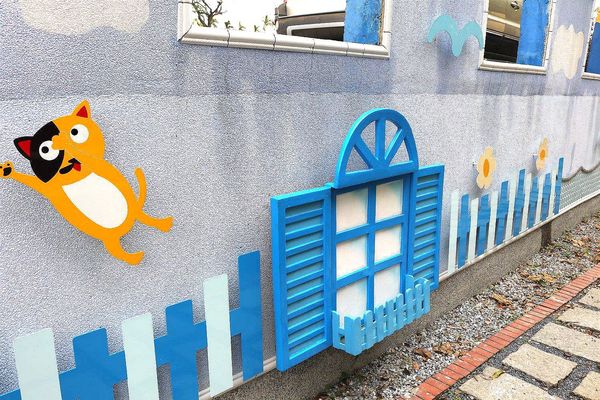 雙心池塘:【彰化景點】遇見希臘風~和平社區大村雙心池塘,增添新花樣的藍白色地中海裝置藝術,繞過結婚愛心拱門,戴上水藍色鑽戒,在幸福的國度裡欣喜若狂/結婚愛心拱門/藍白地中海的馬賽克拼貼城牆/水藍色鑽戒/觀賞蓮花池/雙心印記