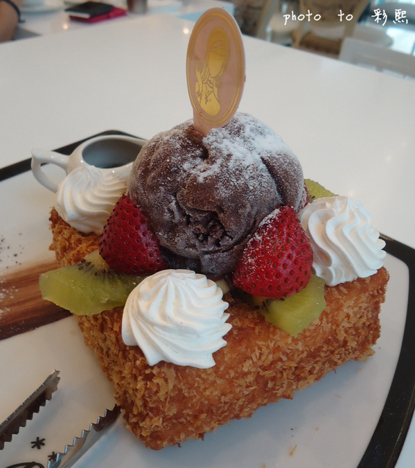 Dazzling Cafe Sky(4店)：【台中。西屯】 Dazzling Cafe Sky~新品：酥脆熔岩吐司、當日壽星免費招待經典蜜糖吐司