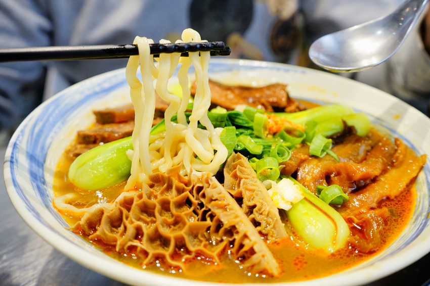 美食｜台北 神仙牛肉麵 美味讓人成仙的川味牛肉麵、清燉牛肉麵 (近南京復興站)