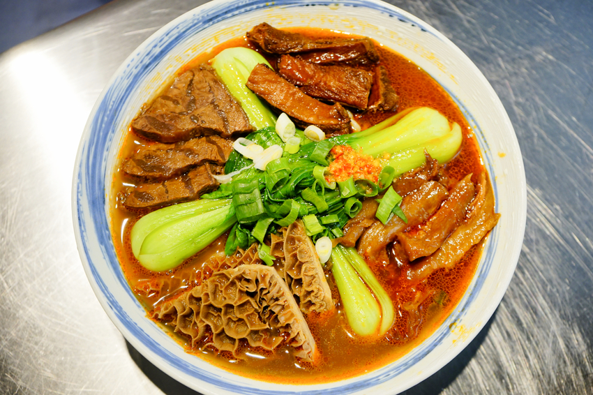 美食｜台北 神仙牛肉麵 美味讓人成仙的川味牛肉麵、清燉牛肉麵 (近南京復興站)