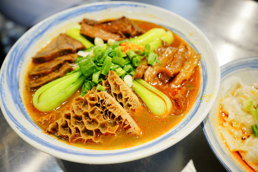 美食｜台北 神仙牛肉麵 美味讓人成仙的川味牛肉麵、清燉牛肉麵 (近南京復興站)