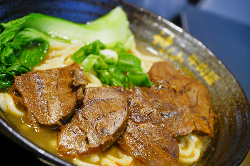 美食｜台北 神仙牛肉麵 美味讓人成仙的川味牛肉麵、清燉牛肉麵 (近南京復興站)