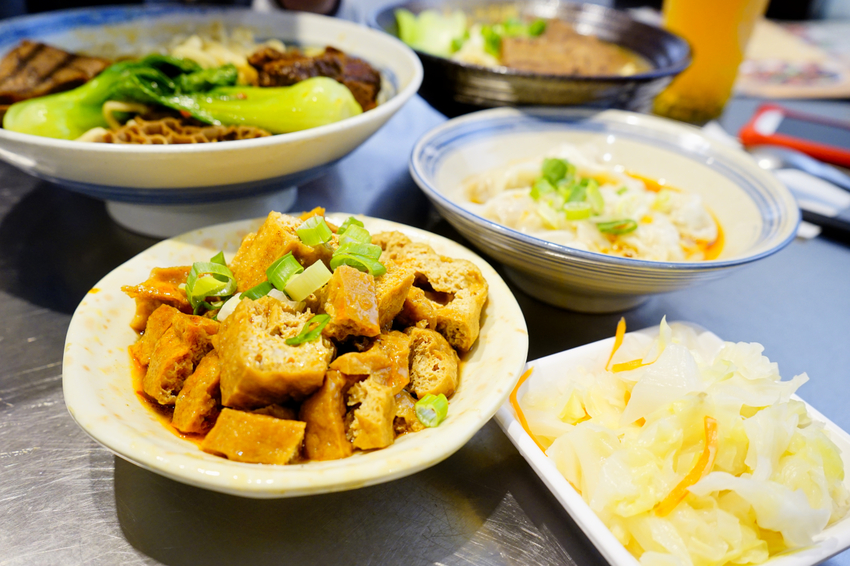 美食｜台北 神仙牛肉麵 美味讓人成仙的川味牛肉麵、清燉牛肉麵 (近南京復興站)