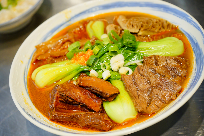 美食｜台北 神仙牛肉麵 美味讓人成仙的川味牛肉麵、清燉牛肉麵 (近南京復興站)