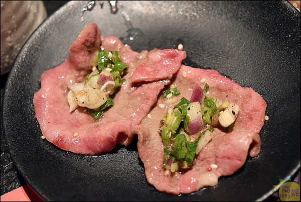 一頭牛日式燒肉.清酒(崇德店)：台中北屯超澎湃和牛燒肉套餐。一頭牛日式燒肉清酒崇德店。就是要大口吃肉才豪邁!@sunny吃喝遊樂