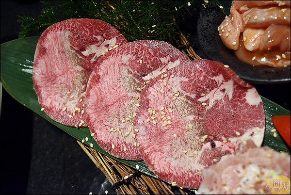 一頭牛日式燒肉.清酒(崇德店)：台中北屯超澎湃和牛燒肉套餐。一頭牛日式燒肉清酒崇德店。就是要大口吃肉才豪邁!@sunny吃喝遊樂