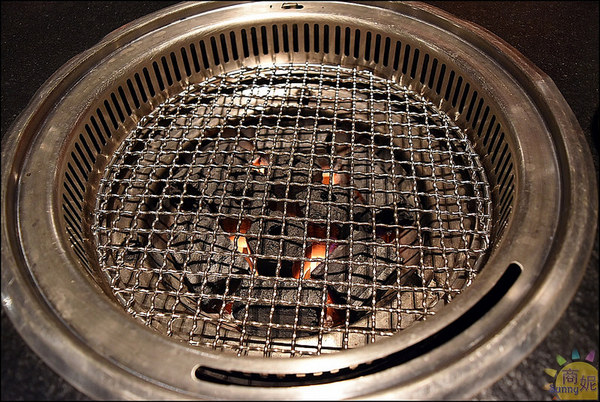 一頭牛日式燒肉.清酒(崇德店)：台中北屯超澎湃和牛燒肉套餐。一頭牛日式燒肉清酒崇德店。就是要大口吃肉才豪邁!@sunny吃喝遊樂